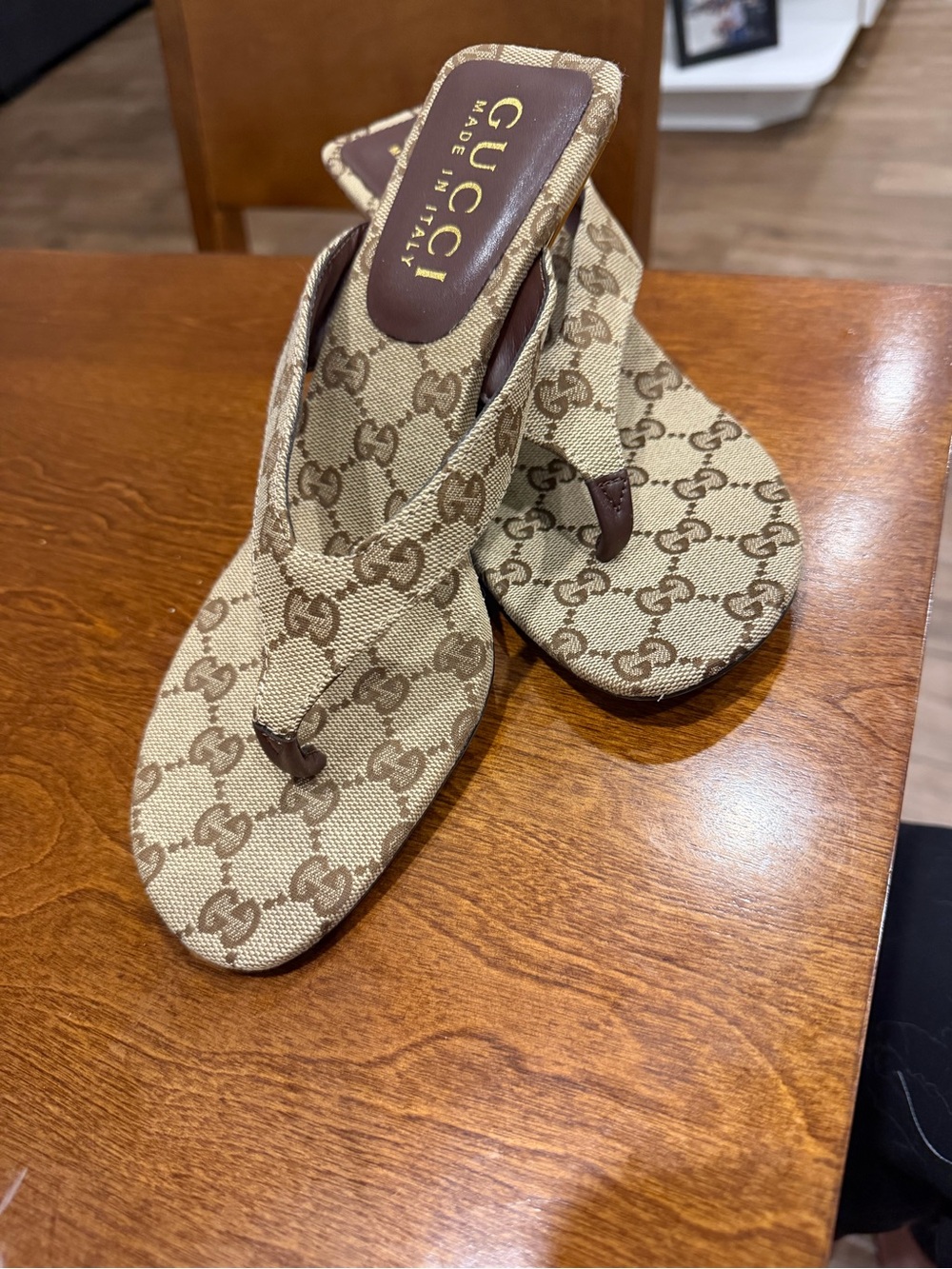 Faux  GG Tan Monogram Thong Sandals with Brown Trim size 39